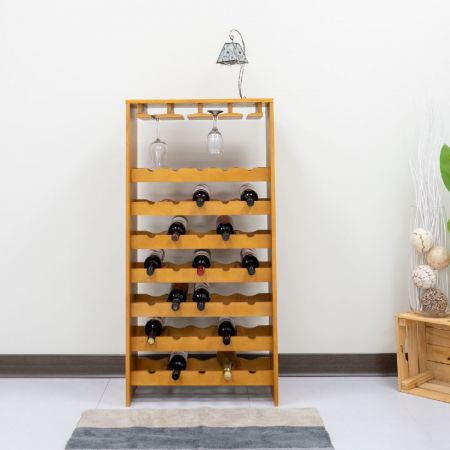 A organização fica clara à primeira vista. O divisor de prateleiras separa o espaço de armazenamento para garrafas individuais.